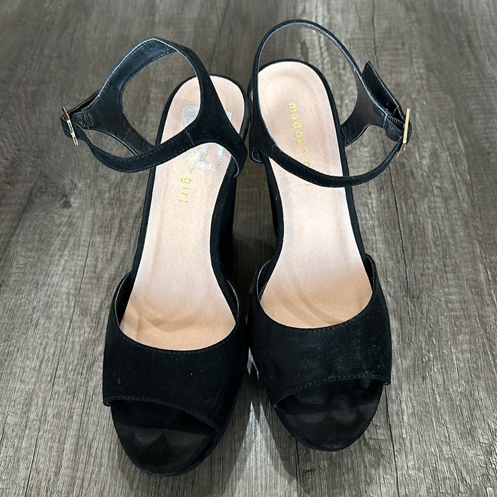 MADDEN GIRL| Cena Wedge Sandals - Picture 2 of 8